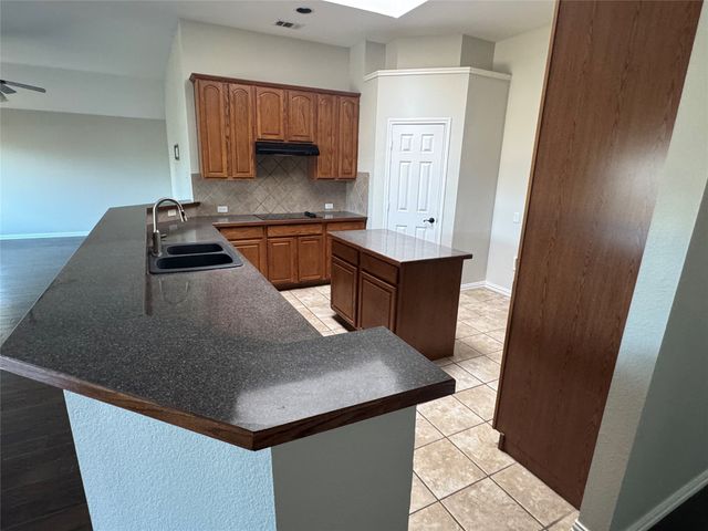 920 Chestnut Avenue, Burleson, TX 76028