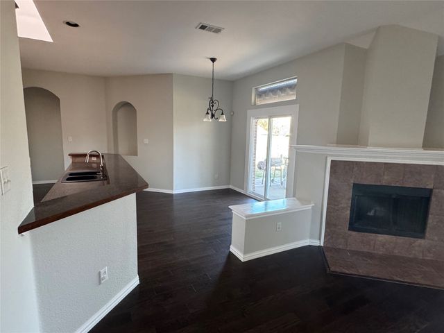 920 Chestnut Avenue, Burleson, TX 76028