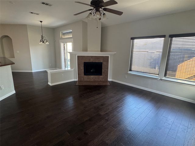 920 Chestnut Avenue, Burleson, TX 76028