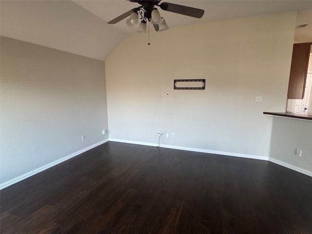 920 Chestnut Avenue, Burleson, TX 76028