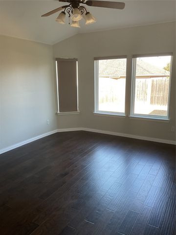 920 Chestnut Avenue, Burleson, TX 76028