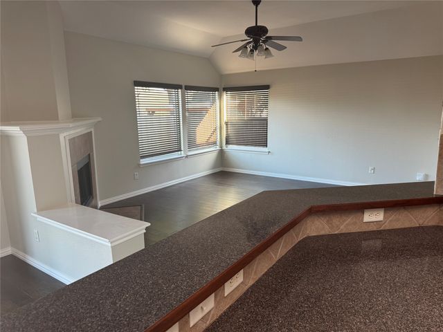 920 Chestnut Avenue, Burleson, TX 76028