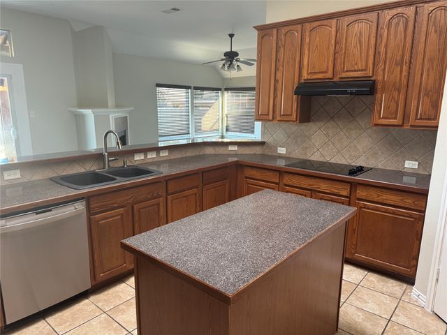 920 Chestnut Avenue, Burleson, TX 76028