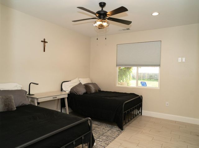 9401 Biederman Way, Escalon, CA 95320