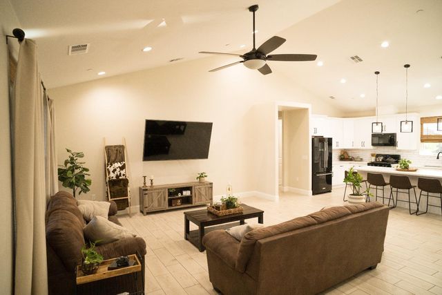 9401 Biederman Way, Escalon, CA 95320