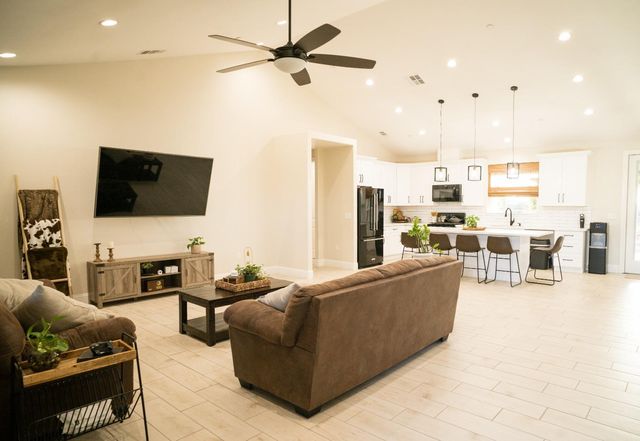 9401 Biederman Way, Escalon, CA 95320