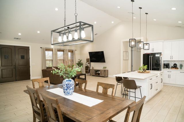 9401 Biederman Way, Escalon, CA 95320