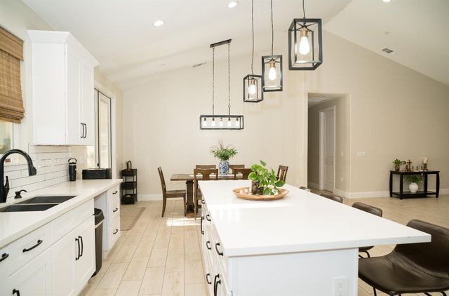 9401 Biederman Way, Escalon, CA 95320