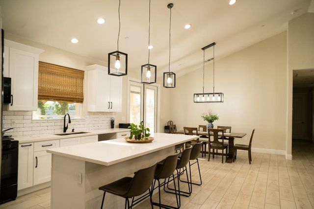 9401 Biederman Way, Escalon, CA 95320