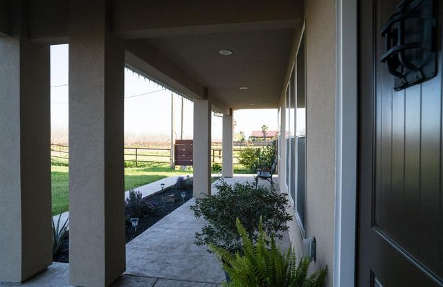 9401 Biederman Way, Escalon, CA 95320