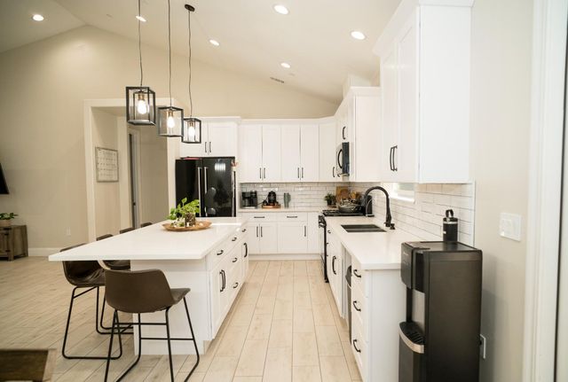 9401 Biederman Way, Escalon, CA 95320