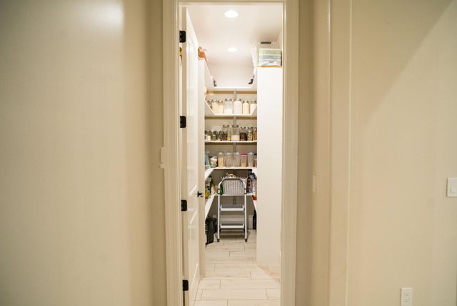 9401 Biederman Way, Escalon, CA 95320