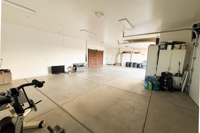 9401 Biederman Way, Escalon, CA 95320