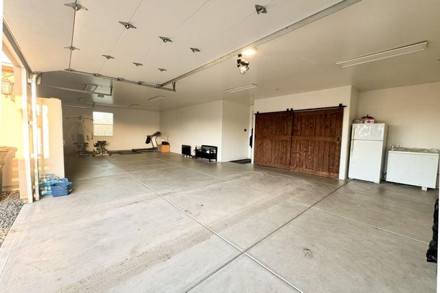 9401 Biederman Way, Escalon, CA 95320