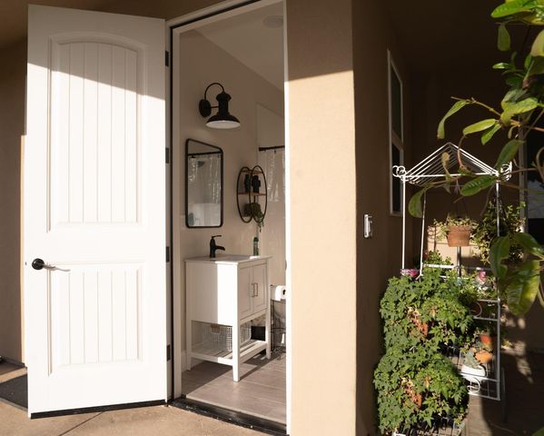 9401 Biederman Way, Escalon, CA 95320