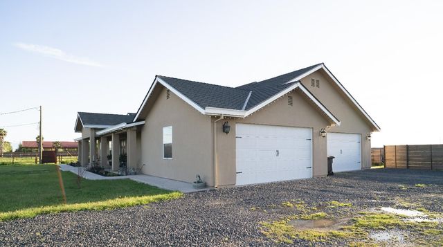 9401 Biederman Way, Escalon, CA 95320