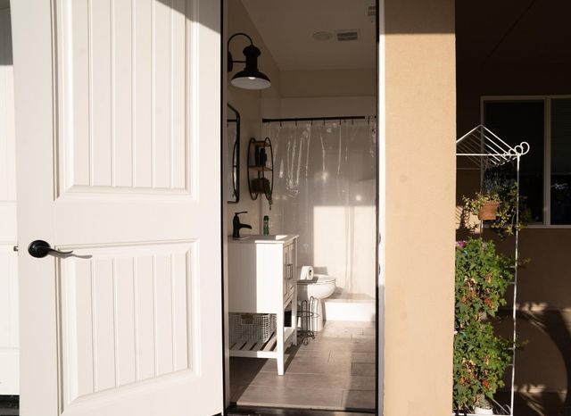 9401 Biederman Way, Escalon, CA 95320