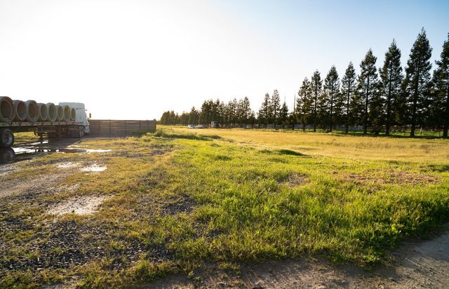 9401 Biederman Way, Escalon, CA 95320