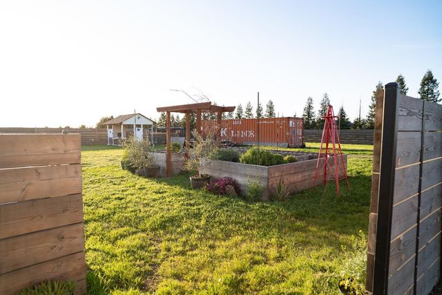 9401 Biederman Way, Escalon, CA 95320