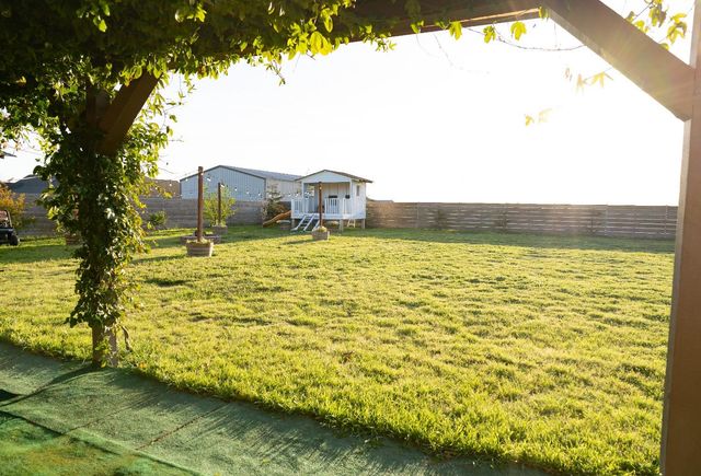 9401 Biederman Way, Escalon, CA 95320