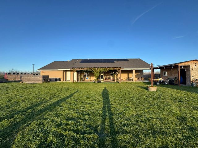 9401 Biederman Way, Escalon, CA 95320