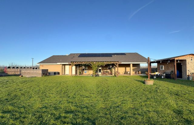 9401 Biederman Way, Escalon, CA 95320