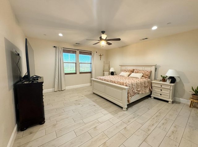 9401 Biederman Way, Escalon, CA 95320