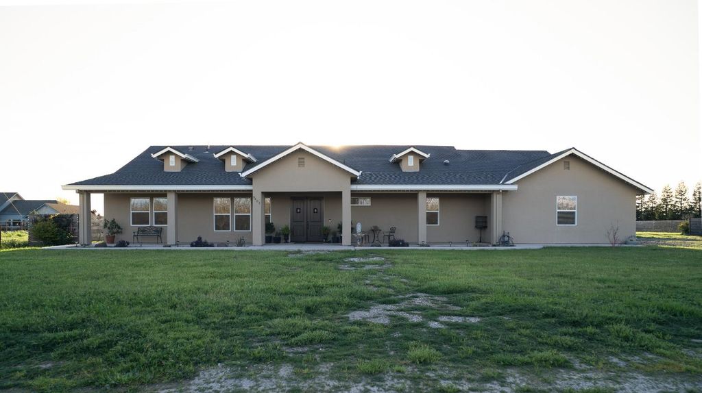 9401 Biederman Way, Escalon, CA 95320