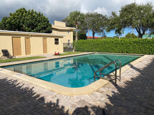 2303 S Federal Highway 19, Boynton Beach, FL 33435