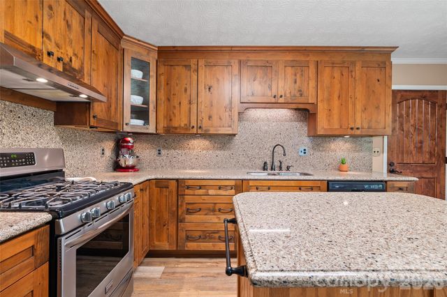 519 Nellie John Drive, Clyde, NC 28721