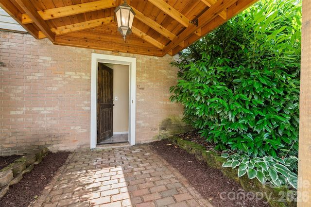 519 Nellie John Drive, Clyde, NC 28721