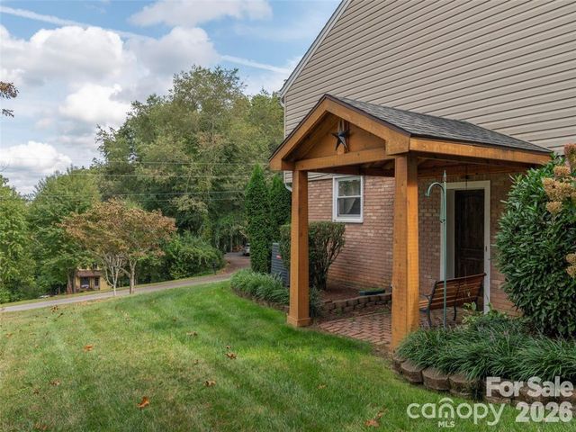 519 Nellie John Drive, Clyde, NC 28721