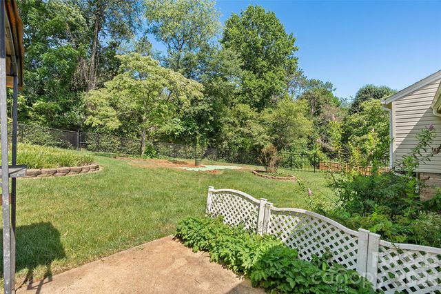 519 Nellie John Drive, Clyde, NC 28721