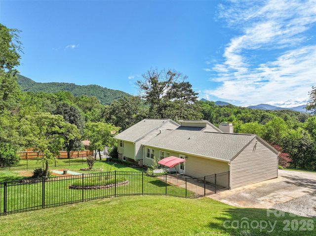 519 Nellie John Drive, Clyde, NC 28721