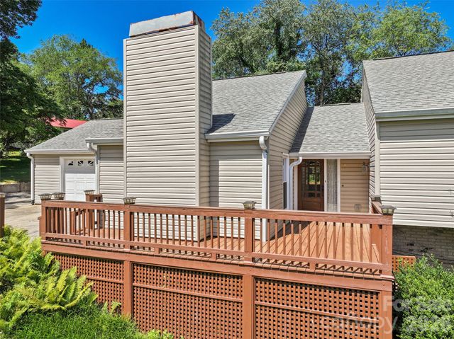 519 Nellie John Drive, Clyde, NC 28721