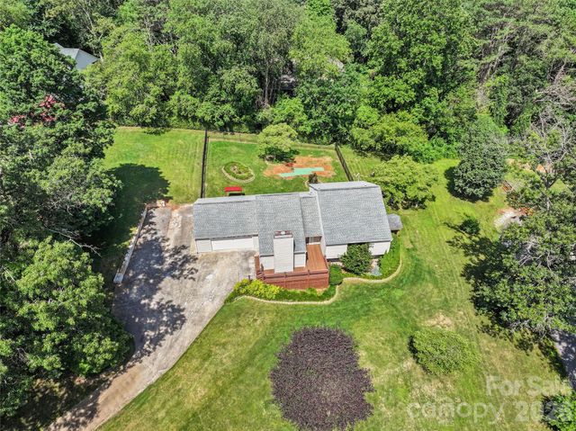 519 Nellie John Drive, Clyde, NC 28721