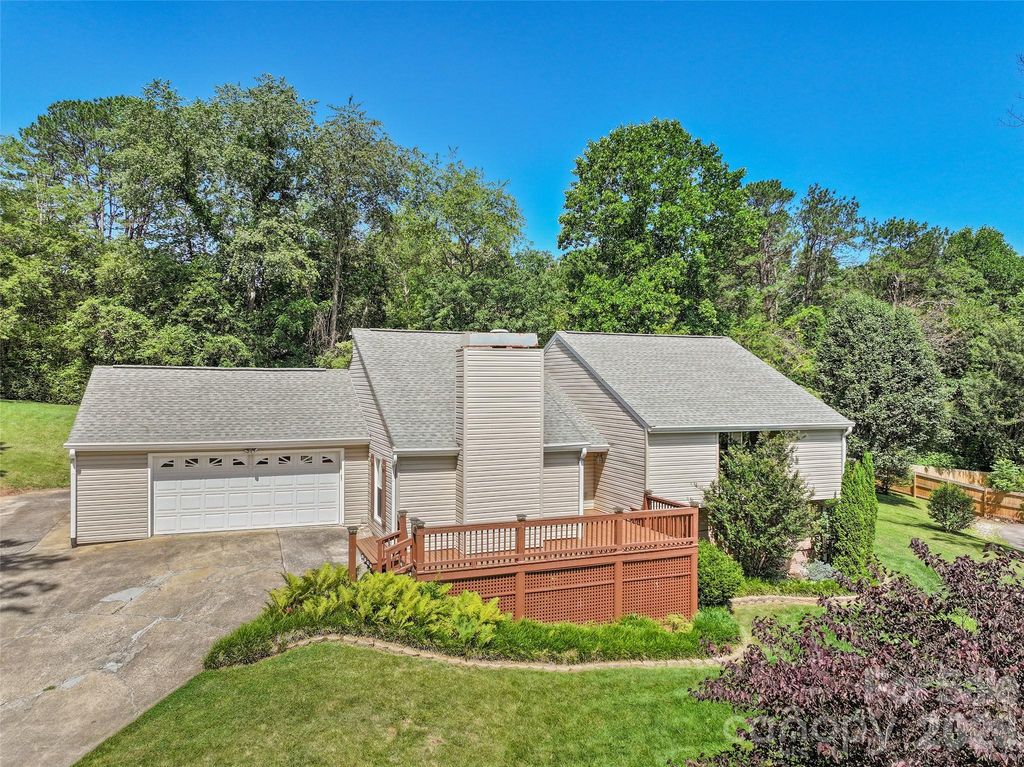 519 Nellie John Drive, Clyde, NC 28721