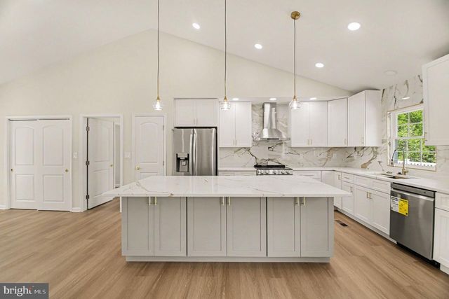 656 TRUSLOW RD, Fredericksburg, VA 22406