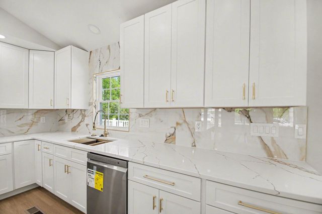 656 TRUSLOW RD, Fredericksburg, VA 22406