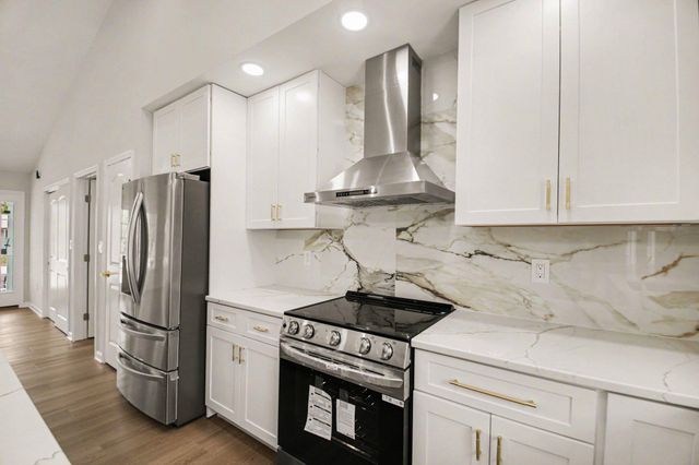 656 TRUSLOW RD, Fredericksburg, VA 22406