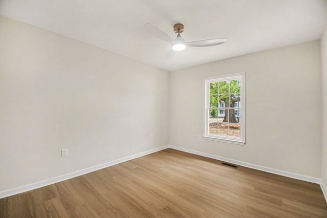 656 TRUSLOW RD, Fredericksburg, VA 22406