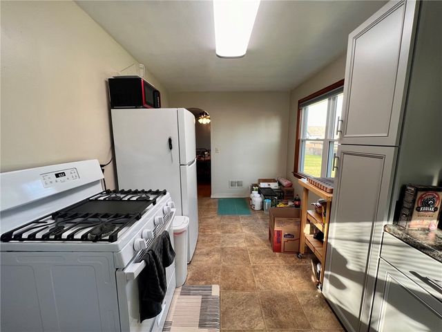 948 Pryde Avenue, Sharpsville, PA 16150