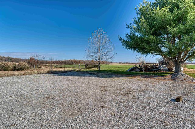 3288 Smith Road, Boonville, IN 47601