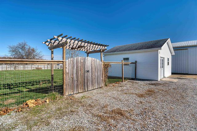 3288 Smith Road, Boonville, IN 47601
