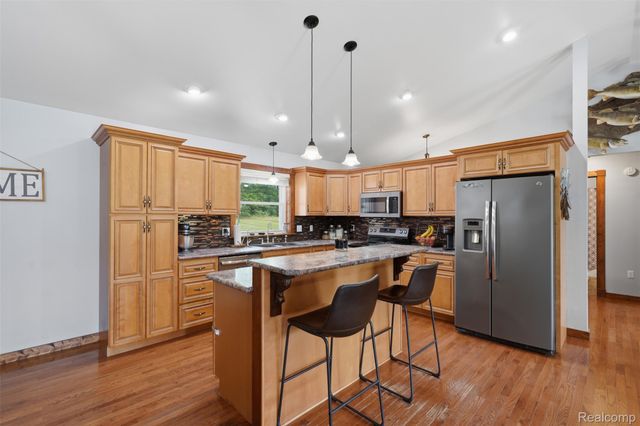 7433 Mabley Hill Road, Tyrone Township, MI 48430