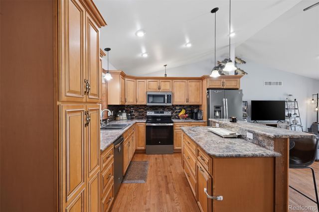 7433 Mabley Hill Road, Tyrone Township, MI 48430