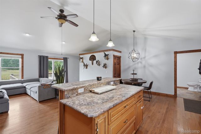 7433 Mabley Hill Road, Tyrone Township, MI 48430