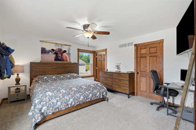 7433 Mabley Hill Road, Tyrone Township, MI 48430
