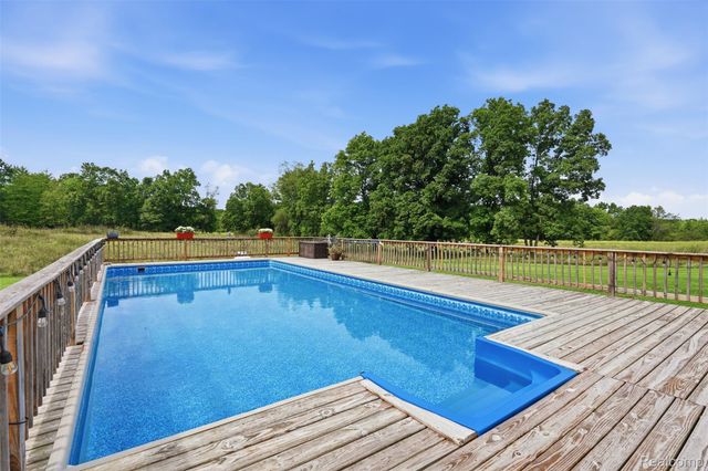 7433 Mabley Hill Road, Tyrone Township, MI 48430