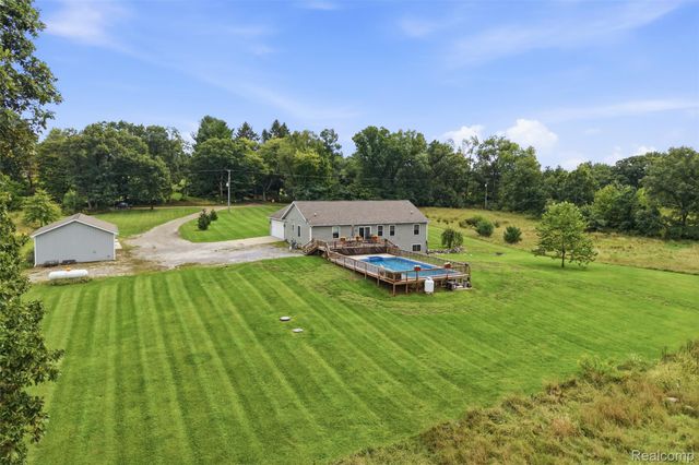 7433 Mabley Hill Road, Tyrone Township, MI 48430